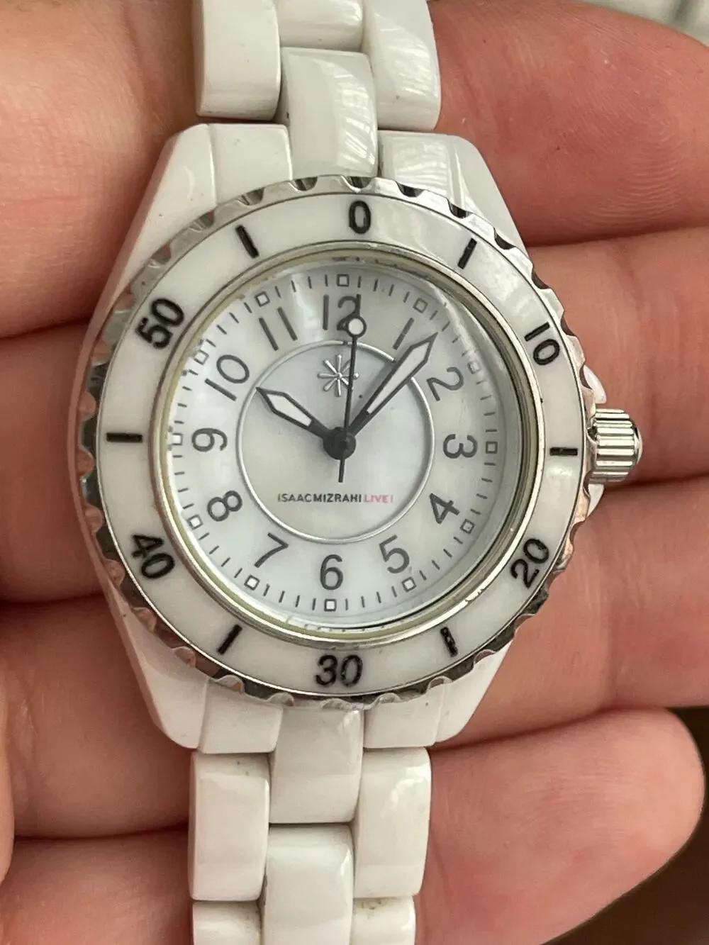 Isaac Mizrahi Live White Ceramic Quartz Women’s Wristwatch Japan Movement